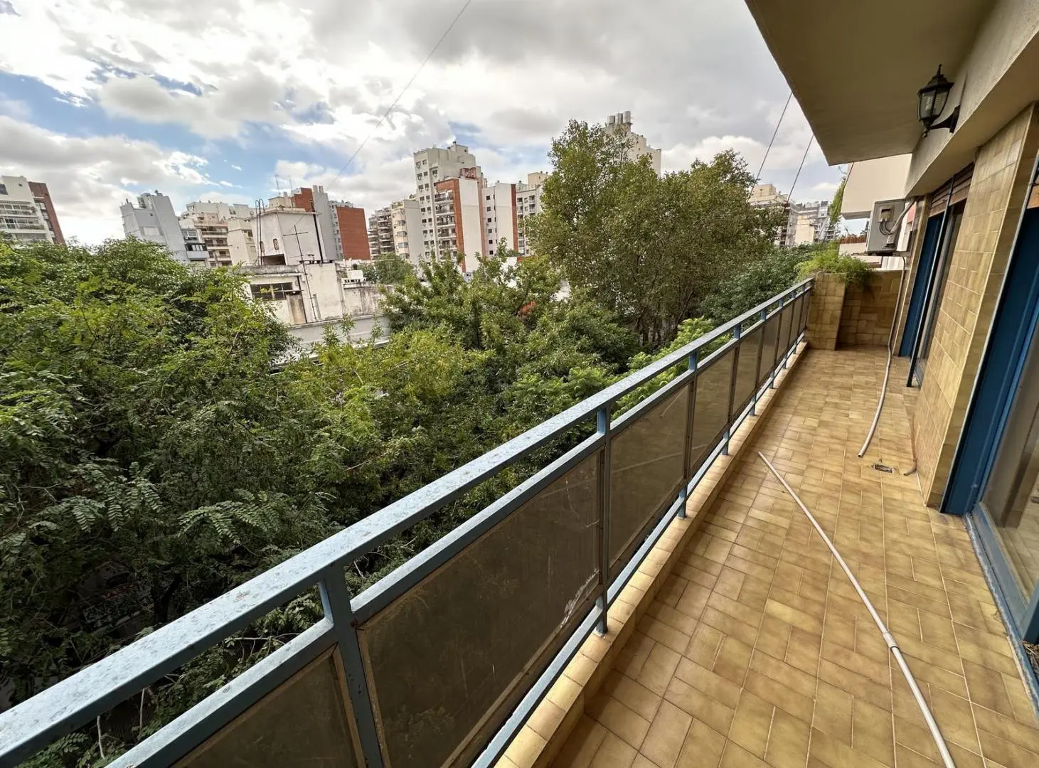 Venta departamento de 4 ambientes con dependencia y cochera 5