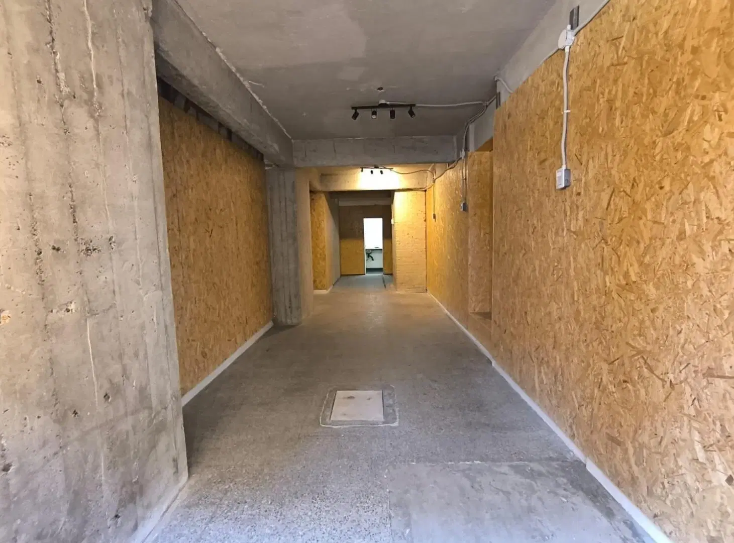 Alquiler local comercial en Monserrat 5