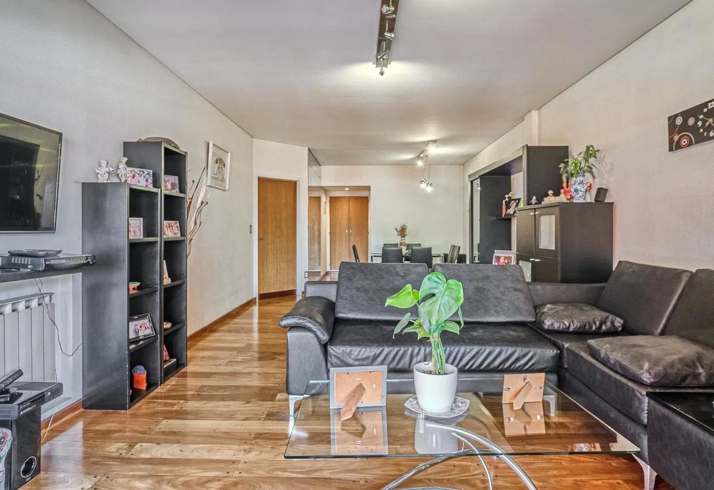 Venta departamento 4 ambientes con 2 cocheras y terraza con quincho 1
