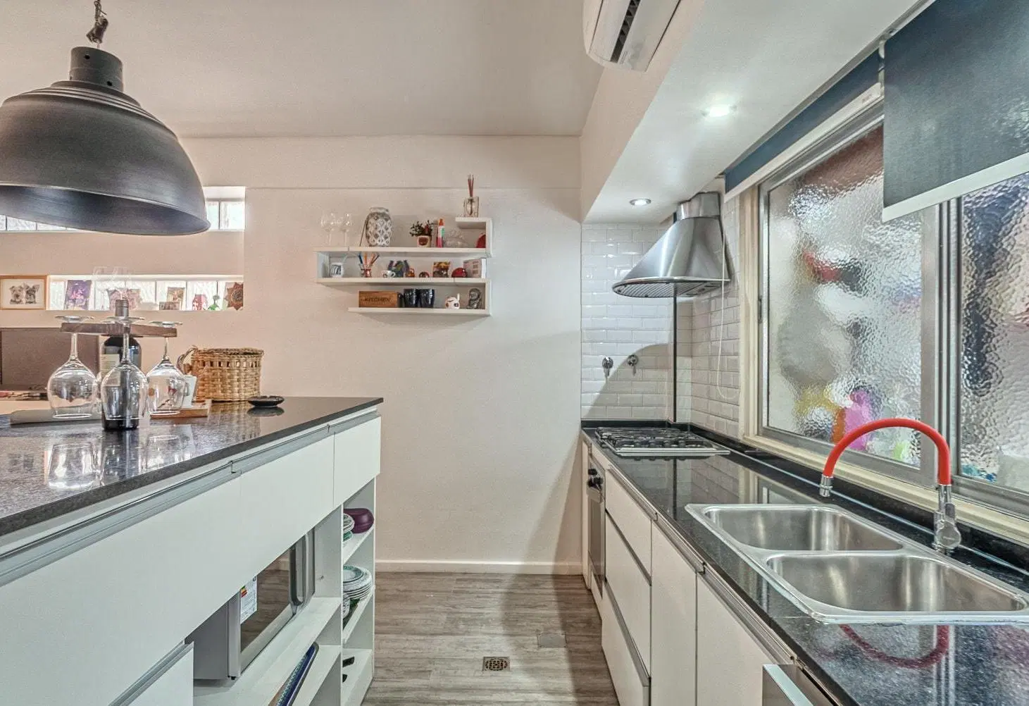 Venta departamento 4 ambientes con 2 cocheras y terraza con quincho 4