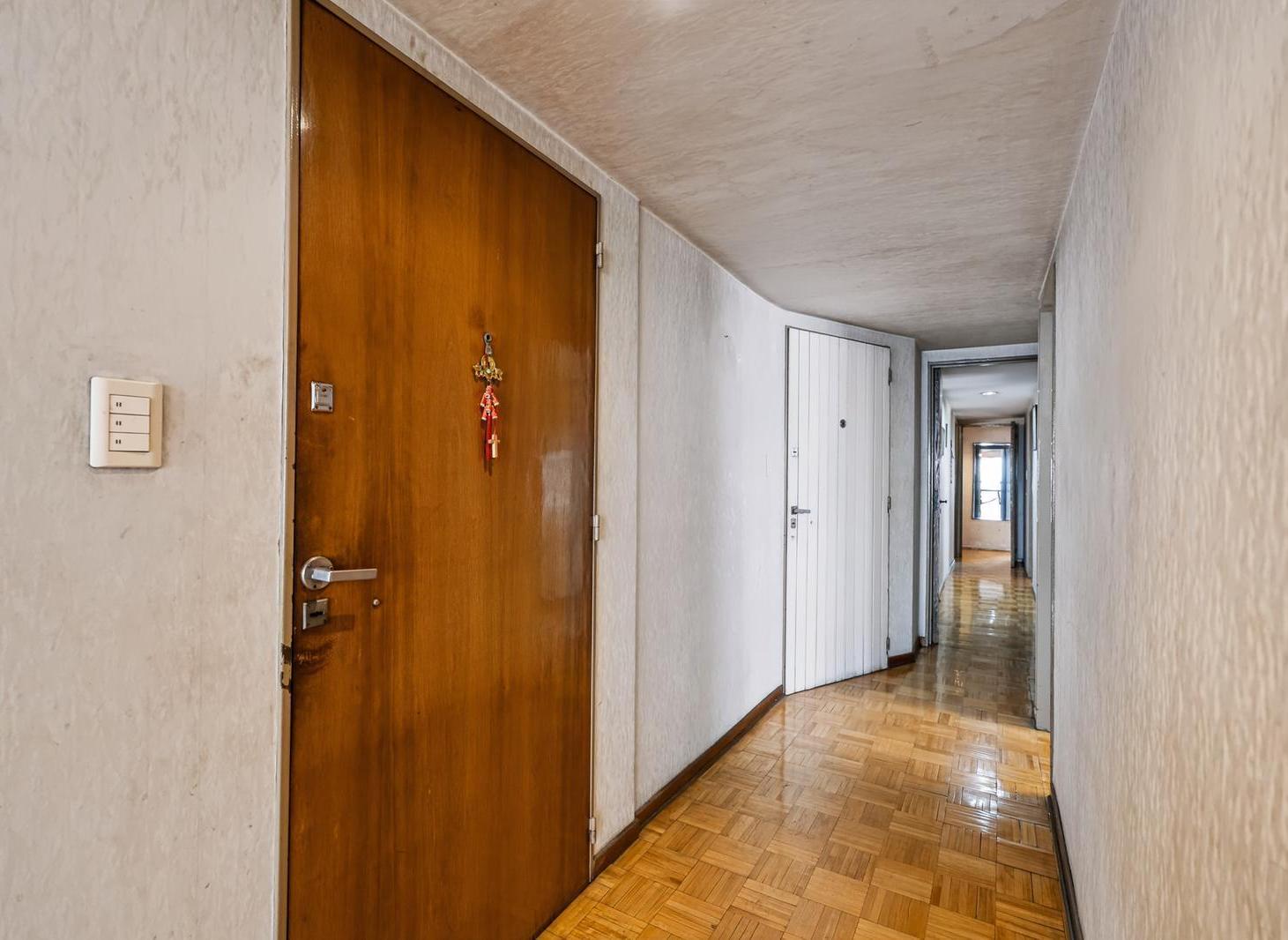 Foto de Venta departamento 4 ambientes con cochera en Flores, imagen 2