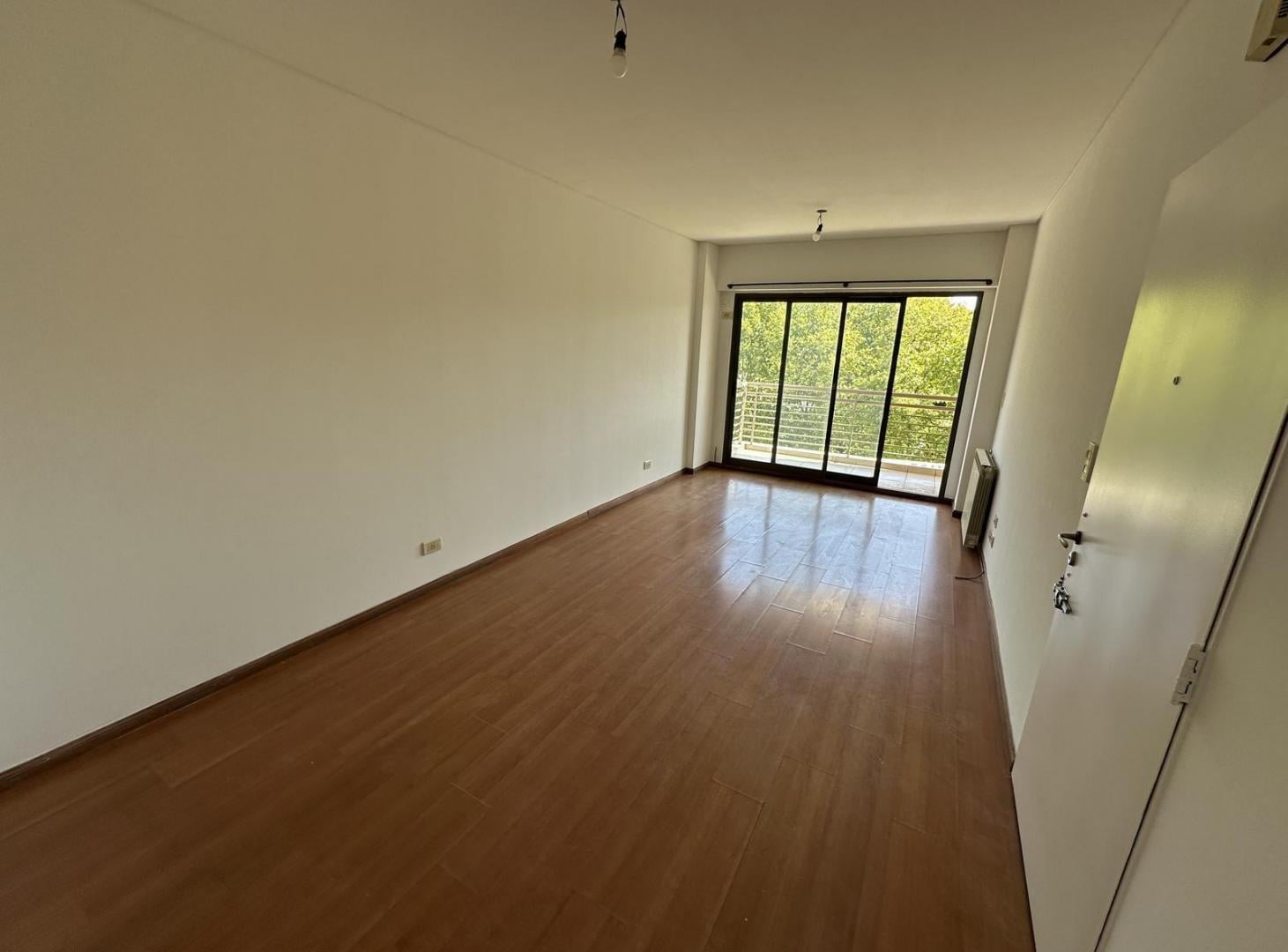 Foto de Alquiler departamento 2 ambientes con cochera en Parque Chacabuco, imagen 1