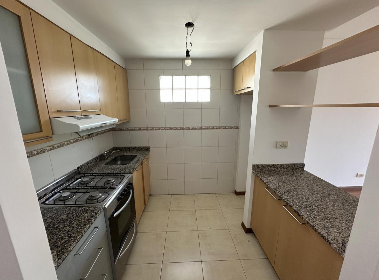 Foto de Alquiler departamento 2 ambientes con cochera en Parque Chacabuco, imagen 3