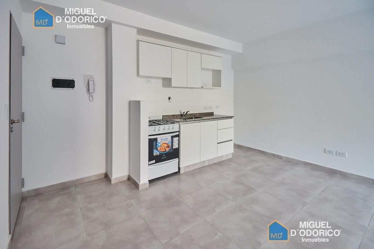 Foto de Alquiler Monoambiente con patio en Floresta, imagen 2