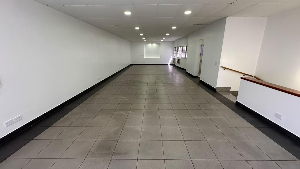 Foto de Alquiler Depósito con oficinas en Flores, imagen 1