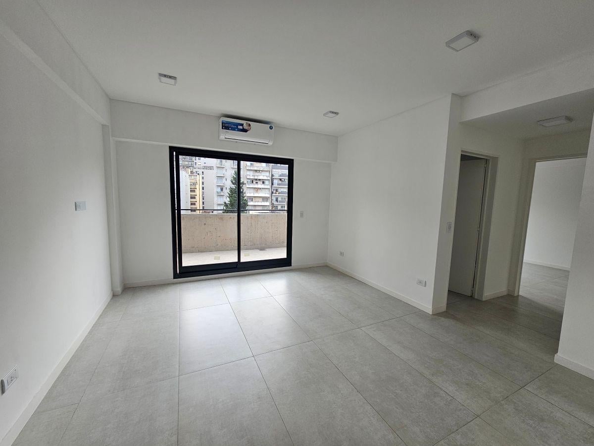 Departamento de 2 Ambientes a Estrenar en Alquiler con Balcón Terraza. Flores