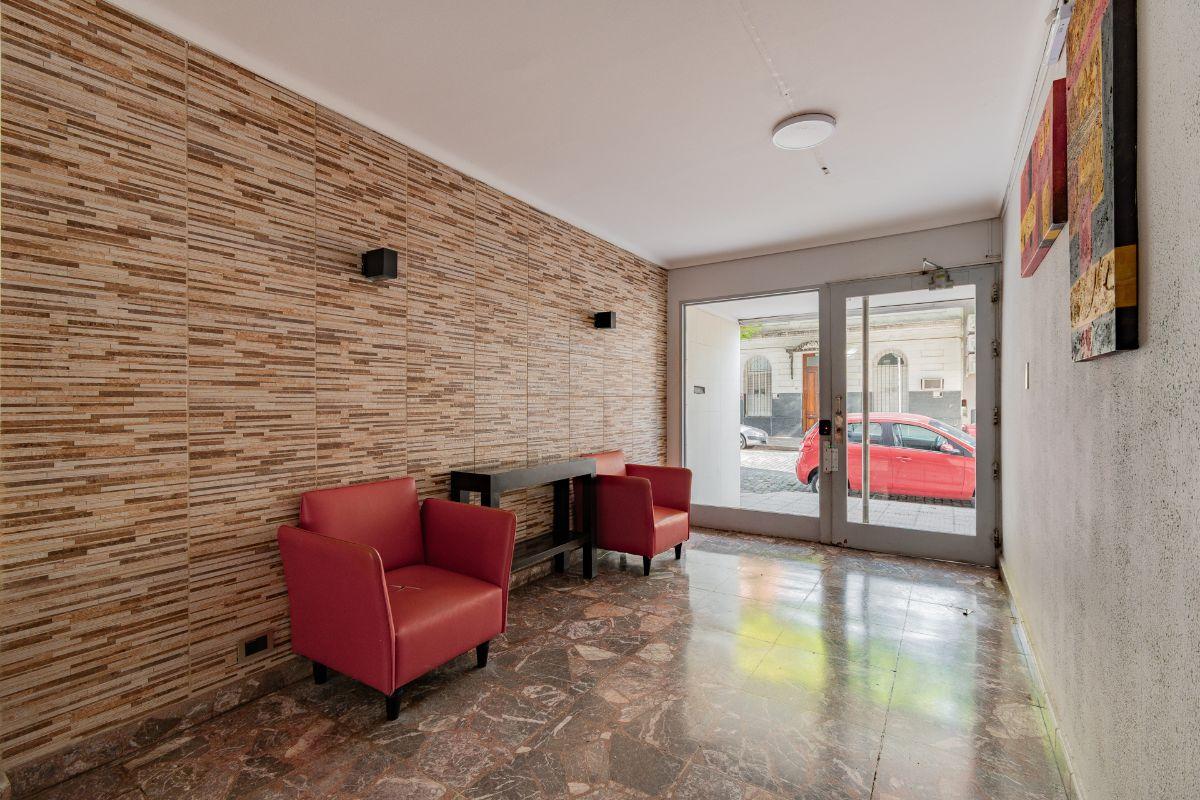 Foto de Departamento de 3 Ambientes en Venta con Balcón. Flores, imagen 2