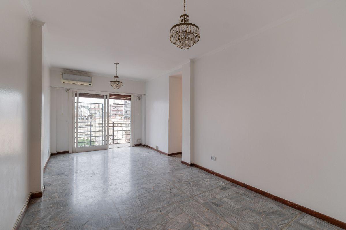 Foto de Departamento de 3 ambientes con dependencia, balcón y cochera. Caballito, imagen 1