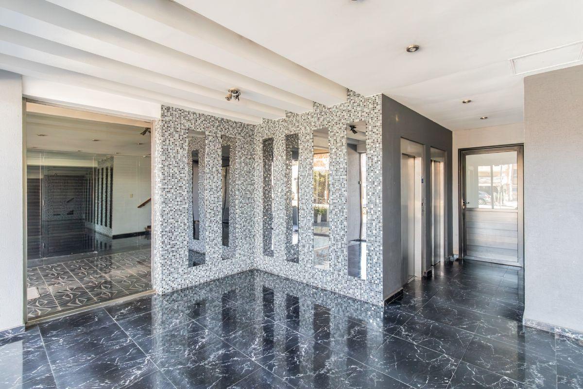 Foto de Departamento en Venta con Balcón Terraza y Cochera. Villa del Parque, imagen 4