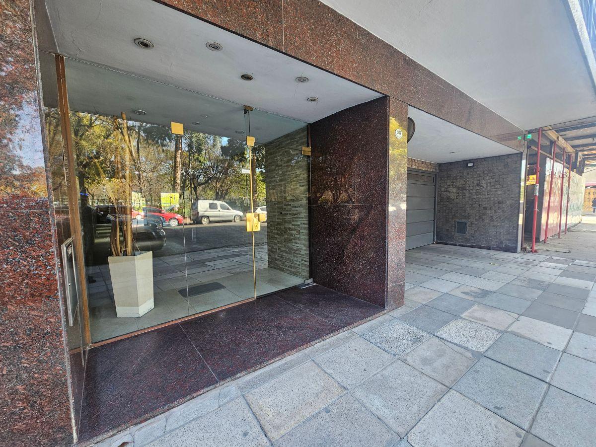 Foto de Departamento Monoambiente con Balcón en Alquiler. Flores, imagen 2