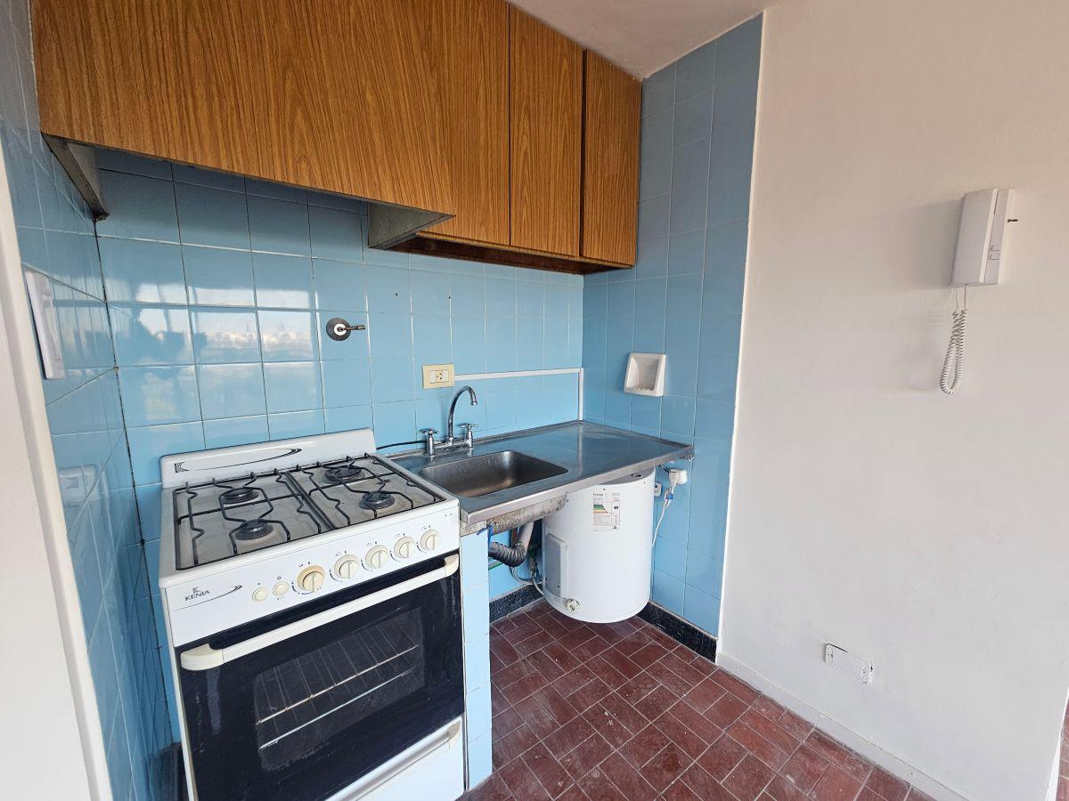Foto de Departamento Monoambiente con Balcón en Alquiler. Flores, imagen 5