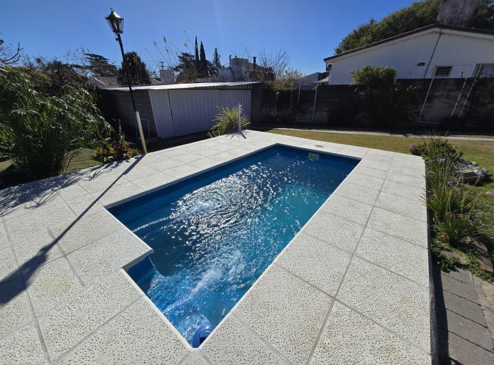 Alquiler temporario - Casa para 4 / 5 personas - con pileta en Villa Carlos Paz
