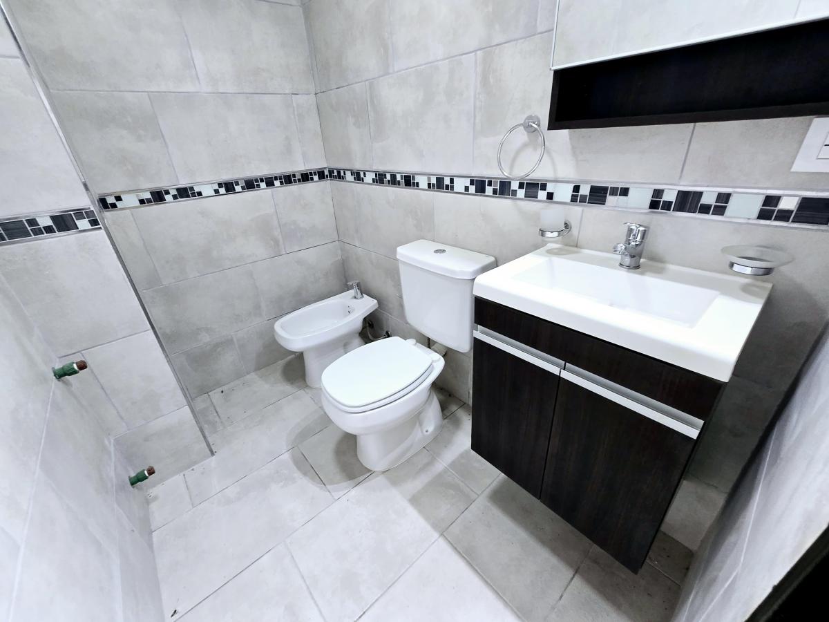 Venta: Departamento - 1 Dormitorio y Medio 2 Baños - Pileta Cochera - Sol y Lago 4