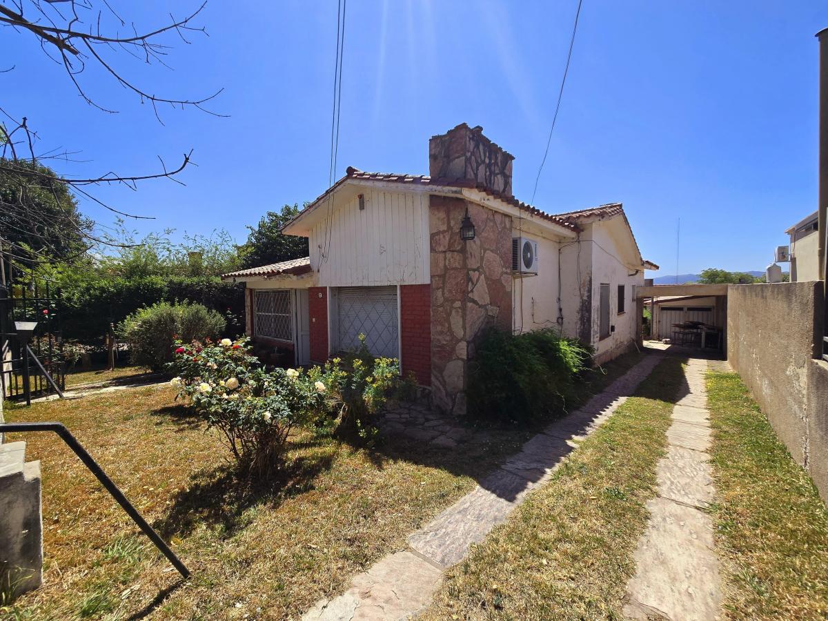 Venta: Casa a Refaccionar - 3 Dorm. 2 Baños - Barrio Malvinas - Villa Carlos Paz 2