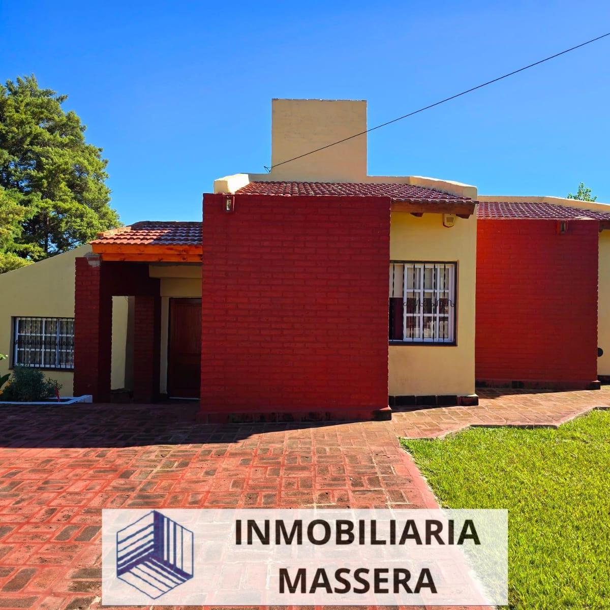 Venta: Casa - 3 Dorm. 2 Baños - Patio - Zona Balneario - Villa Carlos Paz 1