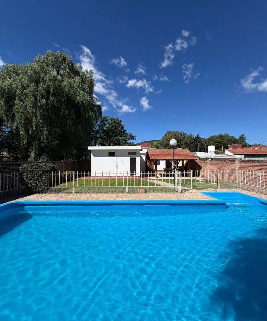 Venta: Casa - 3 dormitorios -pileta, quincho, patio - Sol y Lago - Carlos Paz 4