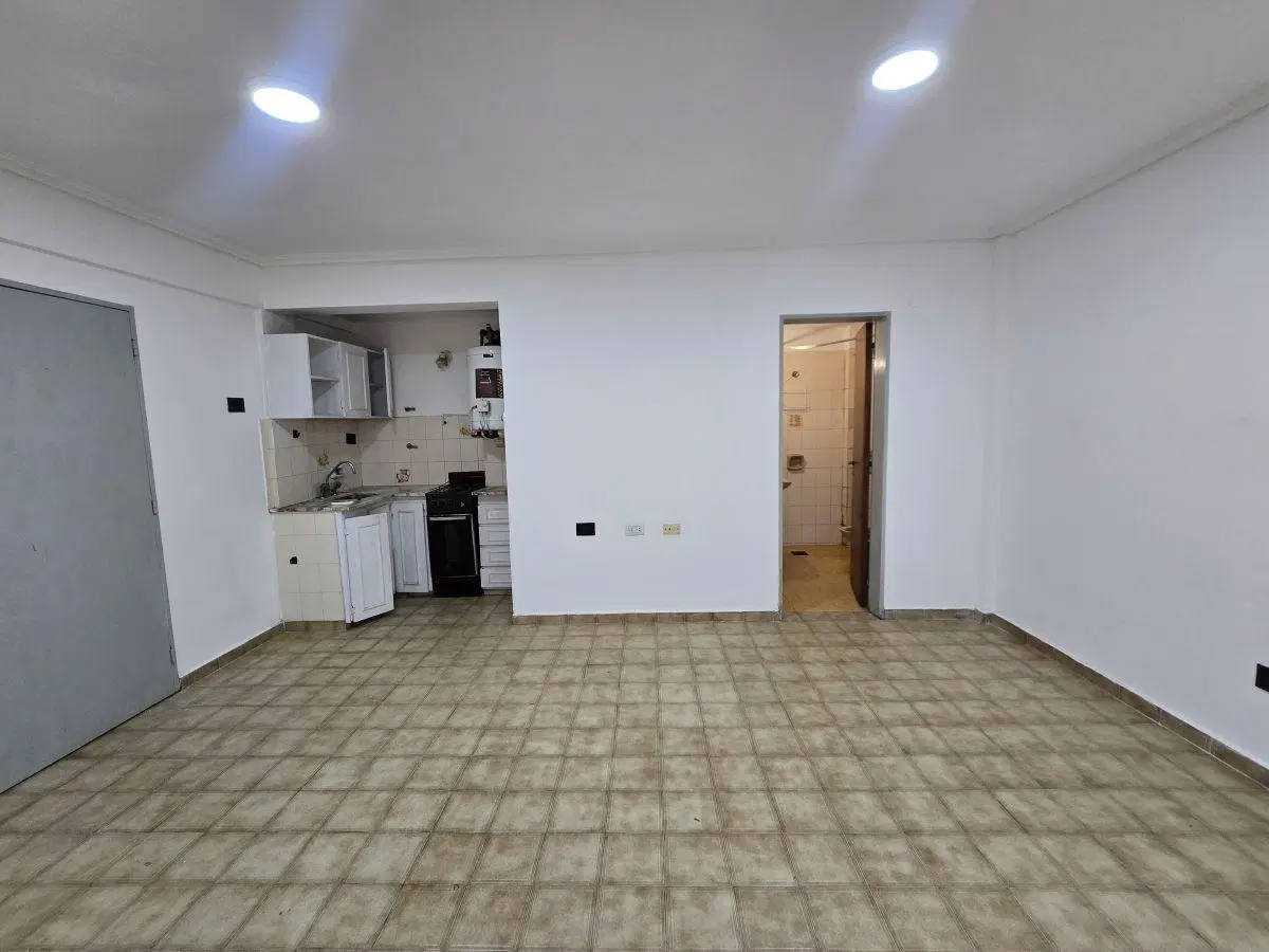 Venta: Departamento monoambiente - Patio propio y baulera - Centro - Carlos Paz 2