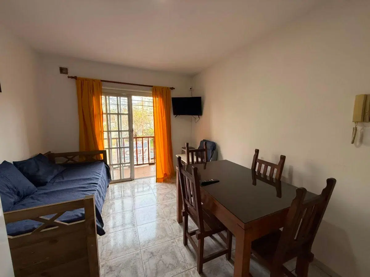 Venta: Departamento - 1 dormitorio - Cochera y balcón - Centro - Carlos Paz 3