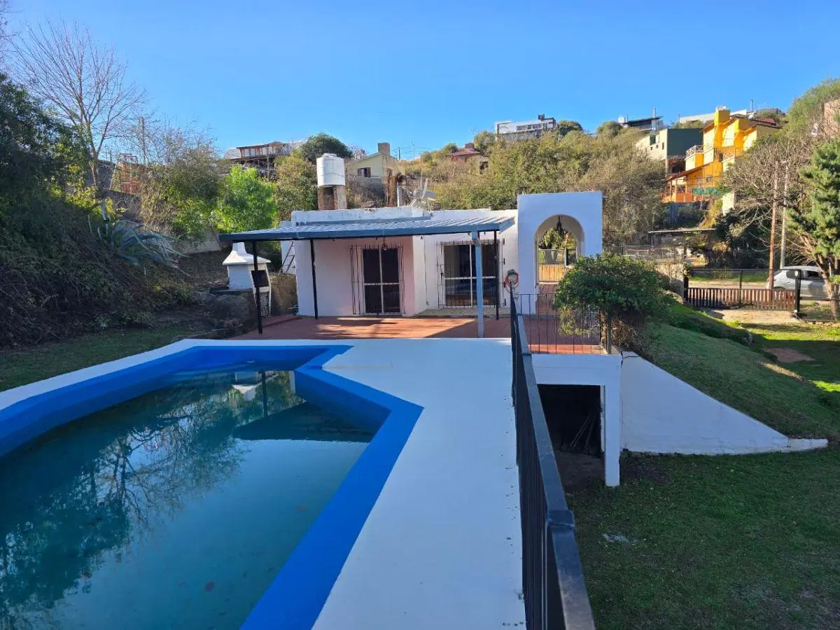 Venta: Casa - 2 dormitorios - Patio, pileta y cochera - Villa del Lago - Carlos Paz 1
