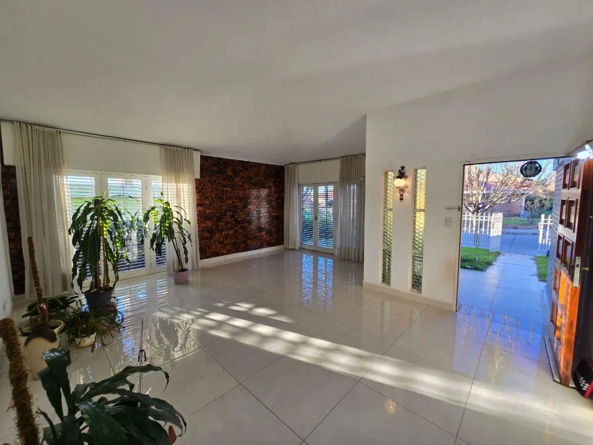 Venta: Casa - 4 dormitorios 4 baños - Patio, quincho - José Muñoz - Carlos Paz 2