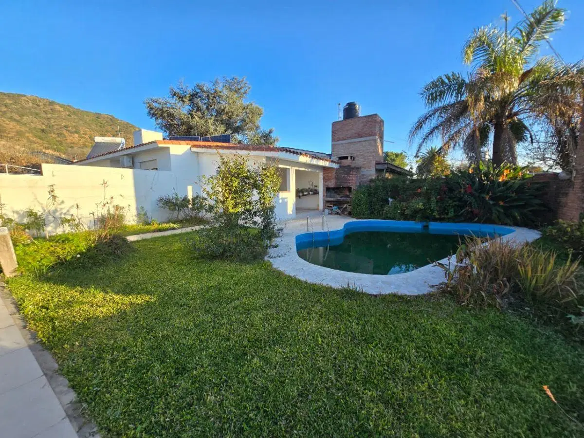 Venta: Casa - 4 dormitorios 4 baños - Patio, quincho - José Muñoz - Carlos Paz 5