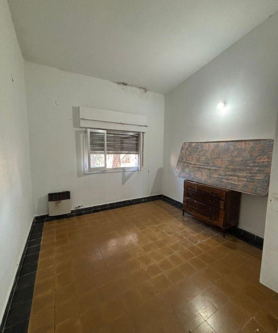 Foto de Venta: Casa - 2 dormitorios - Patio con asador y cochera - Villa, imagen 2