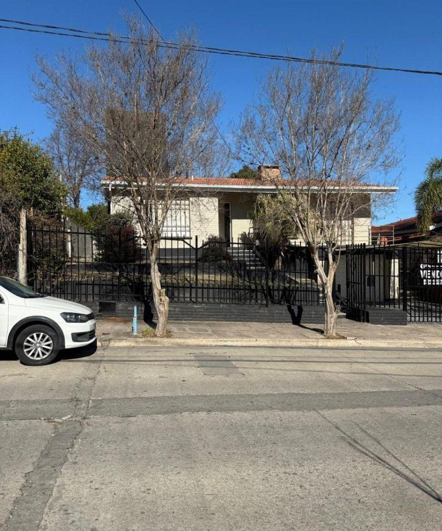 Foto de Venta: Casa - 3 dormitorios - Patio y cochera - Centro - Carlos Paz, imagen 1