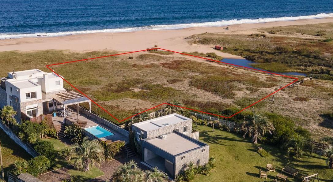 TERRENO EN VENTA SOBRE EL MAR DE 1700 M2