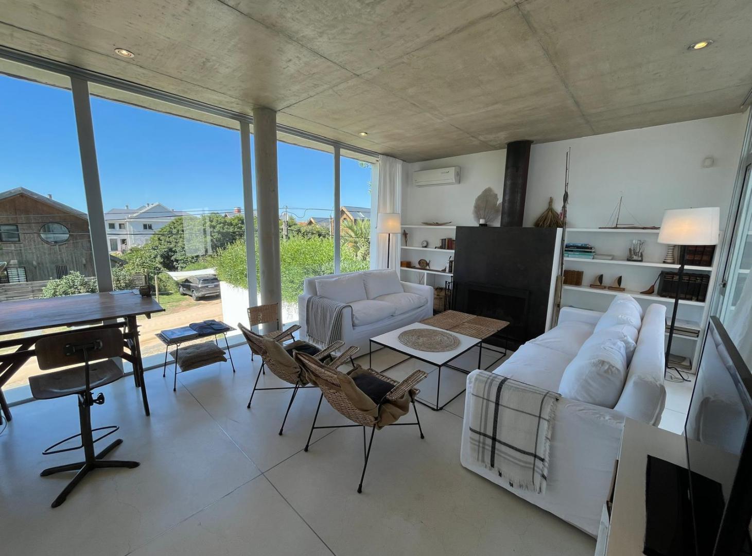 Foto de MONTOYA LA BARRA ALQUILER CASA ENTRE PATIOS CON PILETA Y VISTA AL MAR, imagen 1
