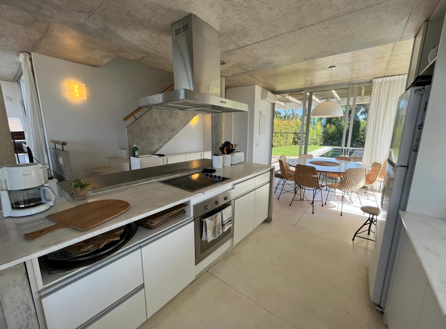 Foto de MONTOYA LA BARRA ALQUILER CASA ENTRE PATIOS CON PILETA Y VISTA AL MAR, imagen 4