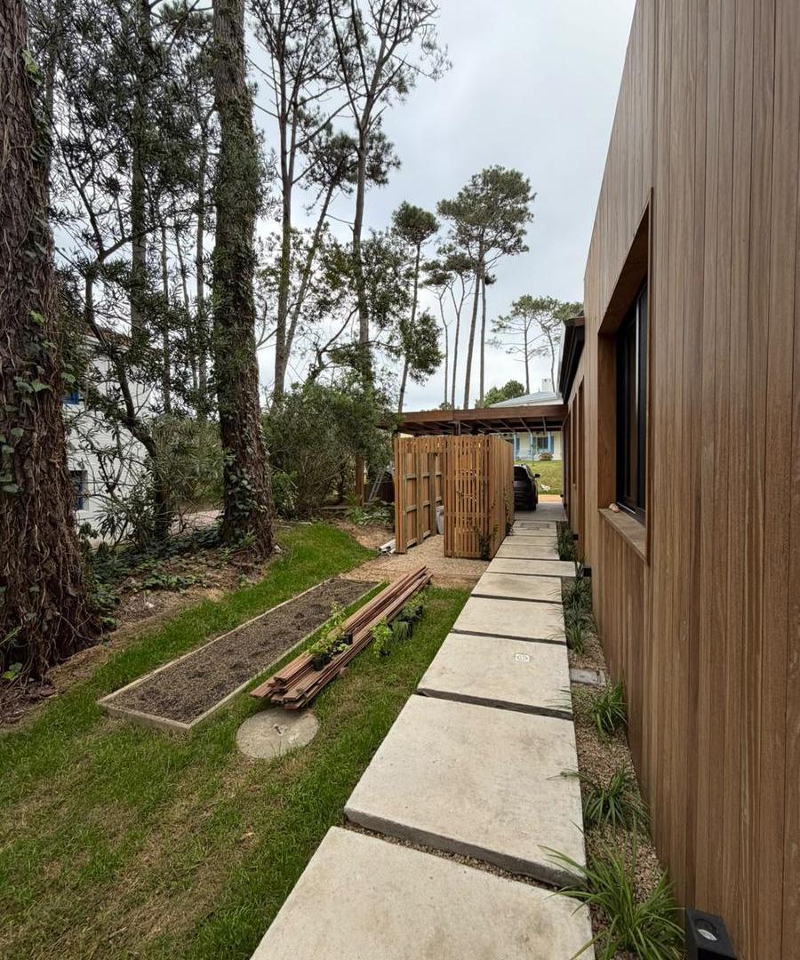 Foto de Moderna Casa en Barrio Privado Laguna Blanca, Manantiales - TM8001822, imagen 1