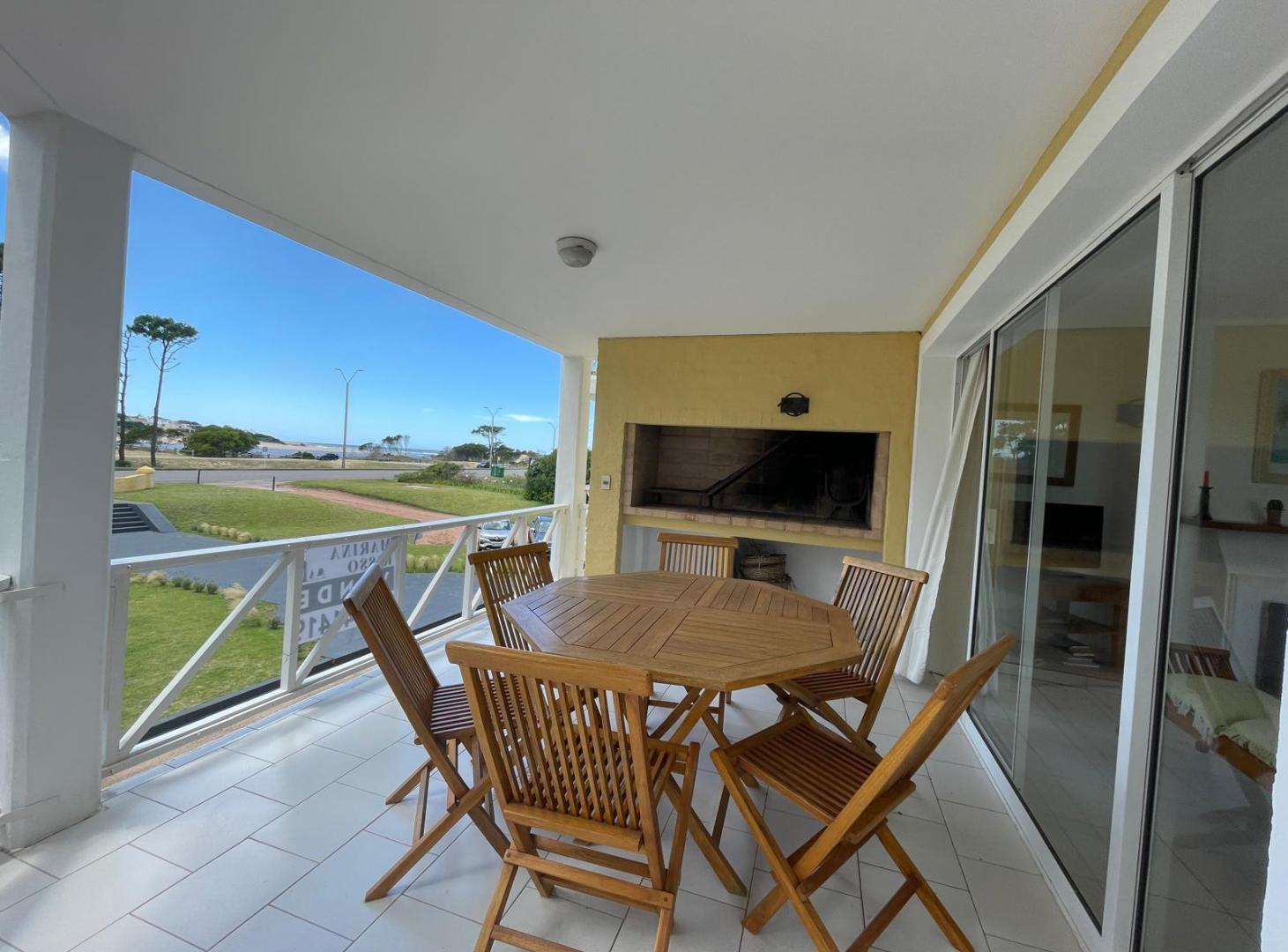 Foto de Rincon del Indio Alquiler y Venta Departamento Edificio Pinares de La, imagen 2
