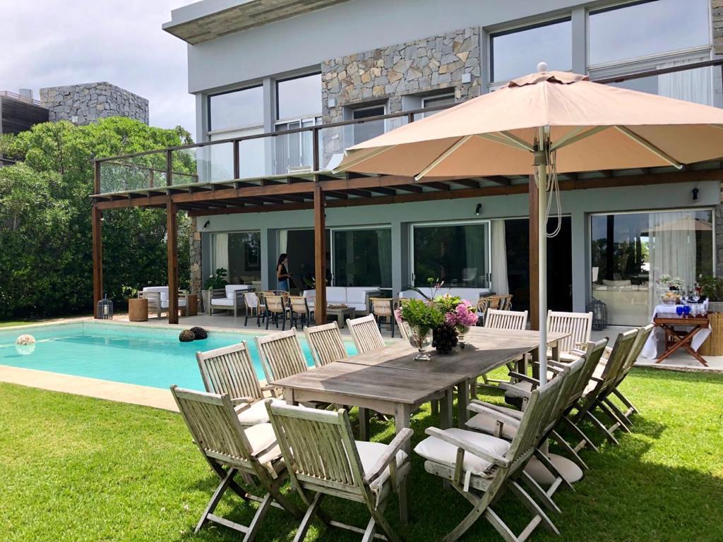 Foto de En Exclusividad Venta Manantiales Casa TM 1176987, imagen 4