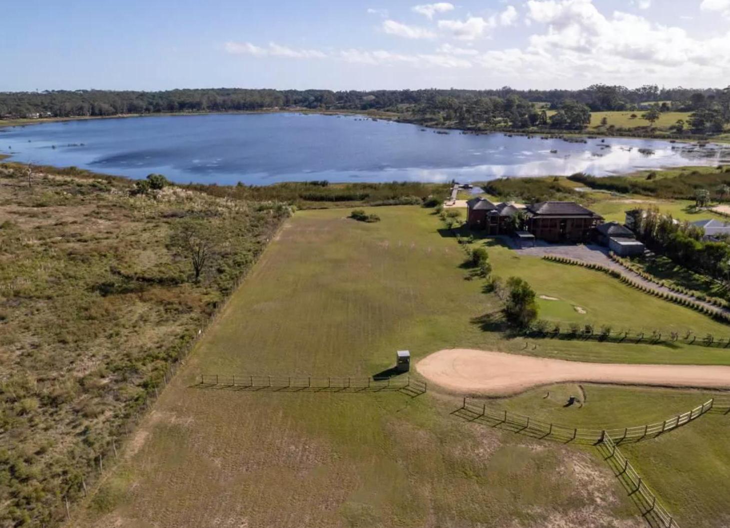 Foto de Espectacular Terreno Sobre Laguna Blanca en Laguna Estates, imagen 1