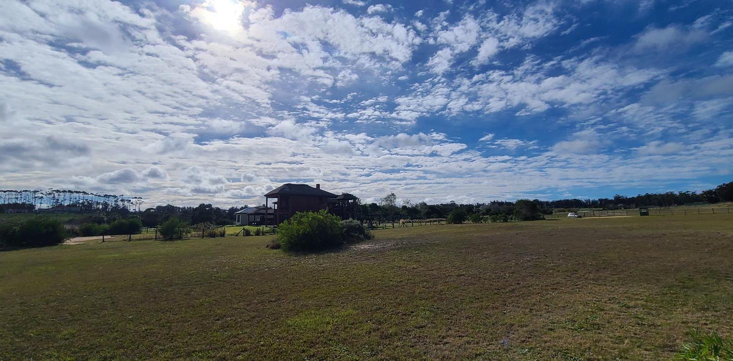 Foto de Espectacular Terreno Sobre Laguna Blanca en Laguna Estates, imagen 3