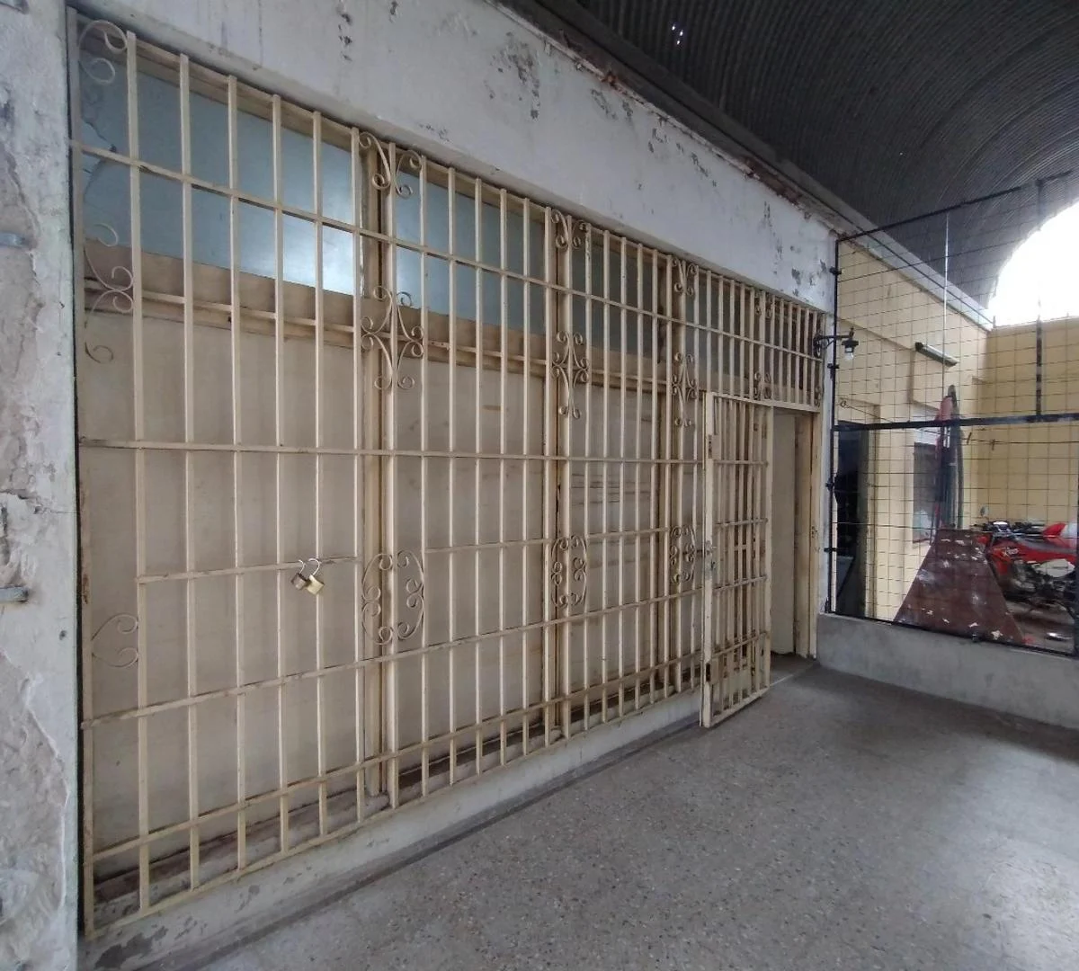 Local comercial con ingreso vehicular. Financiacion