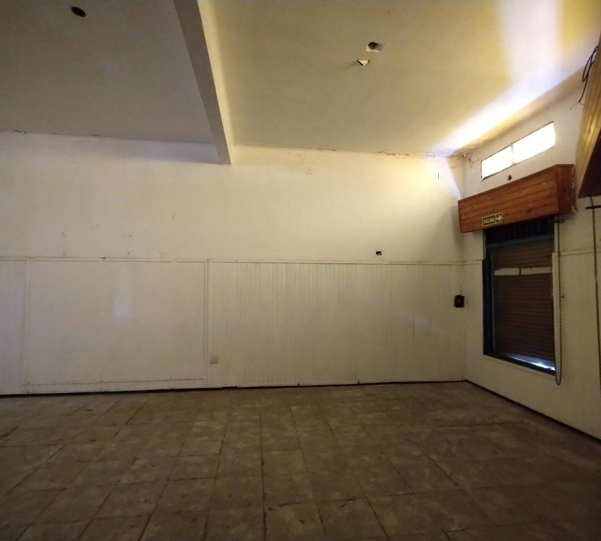 Locales comerciales al frente. Venta conjunta. Zona Centro