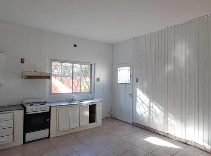 Amplia casa desarrollada en planta baja 1