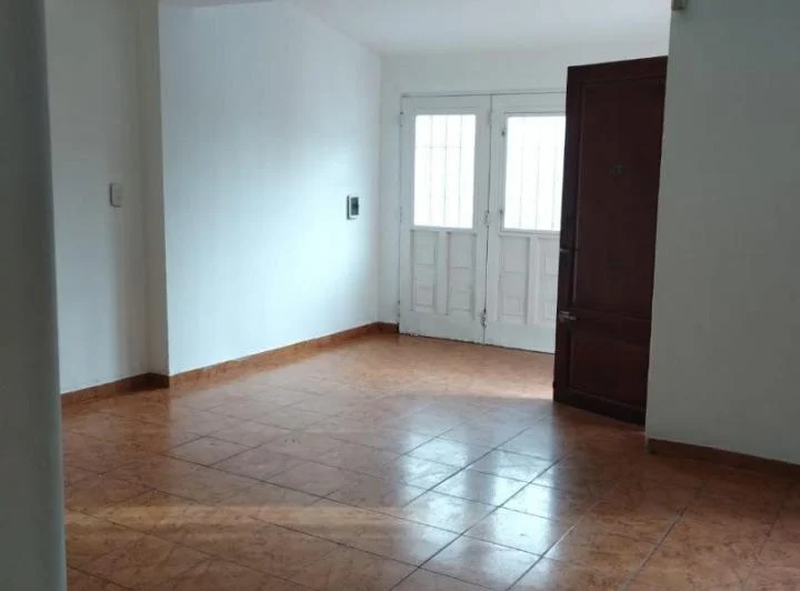 Casa al frente con garaje 4