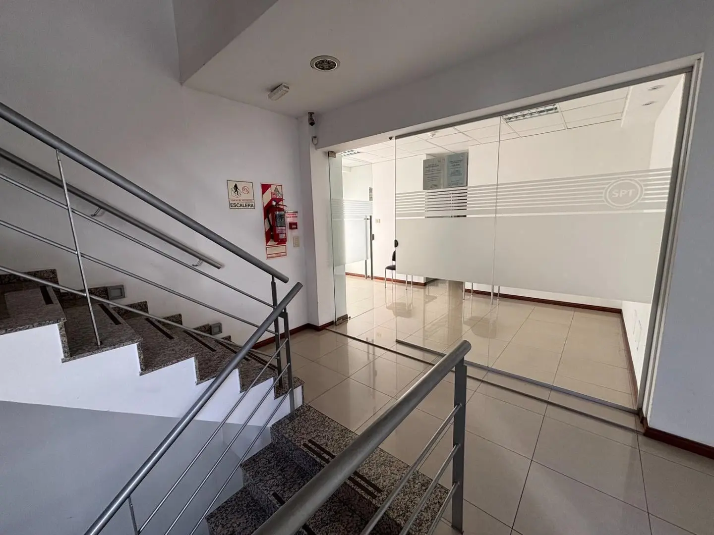 Edificio de oficinas ideal Instituciones. En Pichincha 1