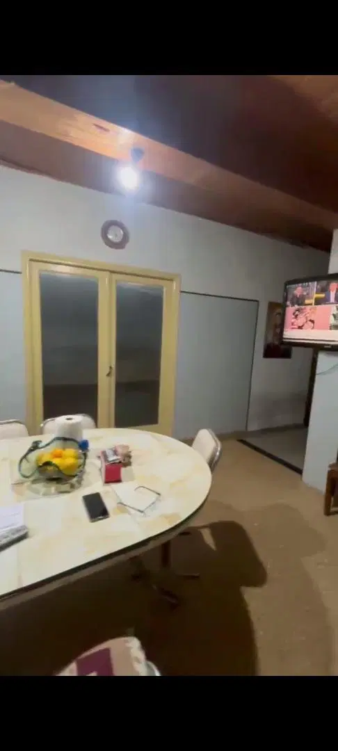 Casa con local comercial y cochera multiple 3