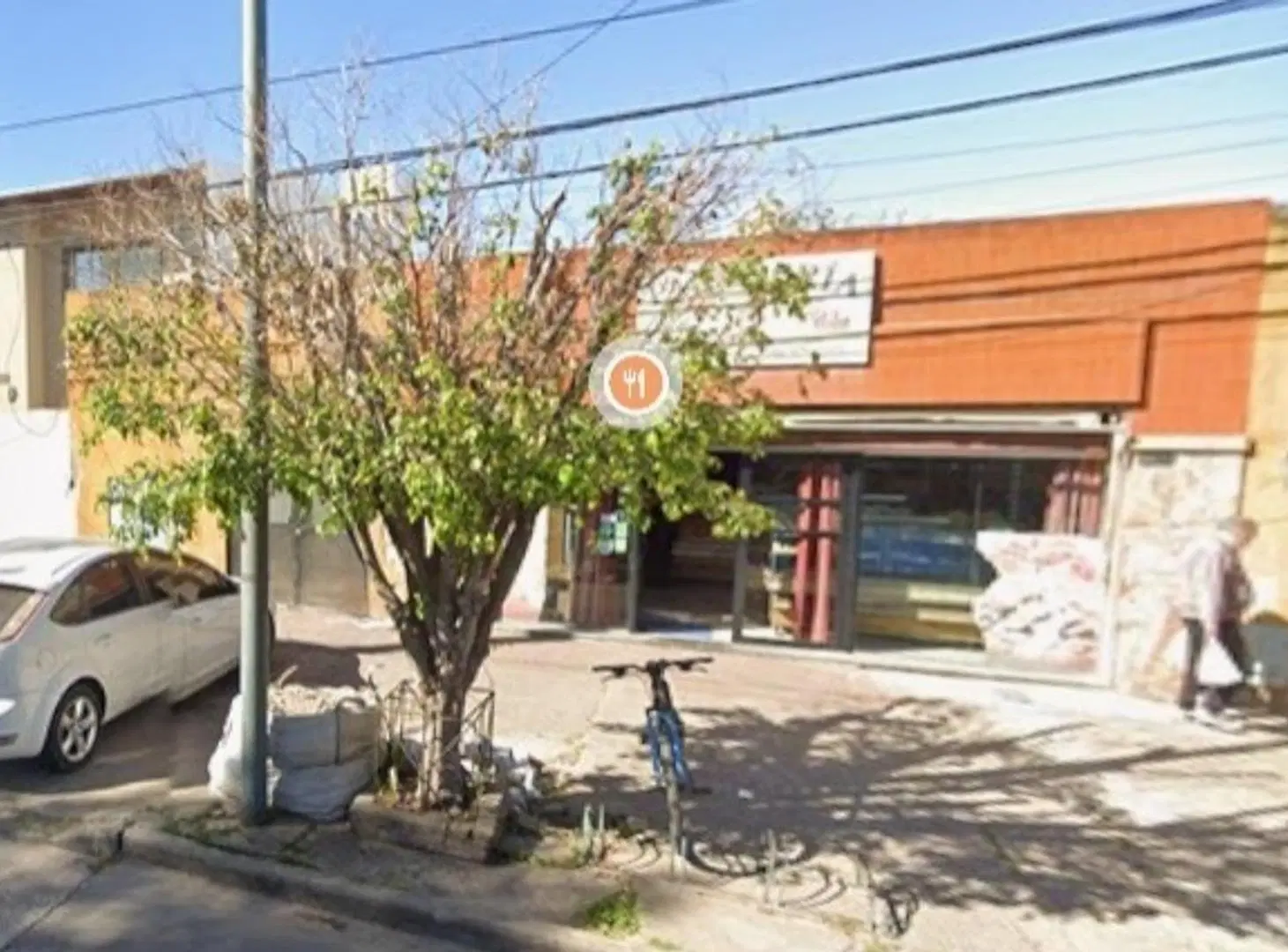 Casa con local comercial y cochera multiple 4