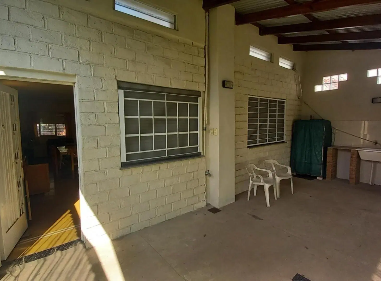 Casa con parque y pileta 4