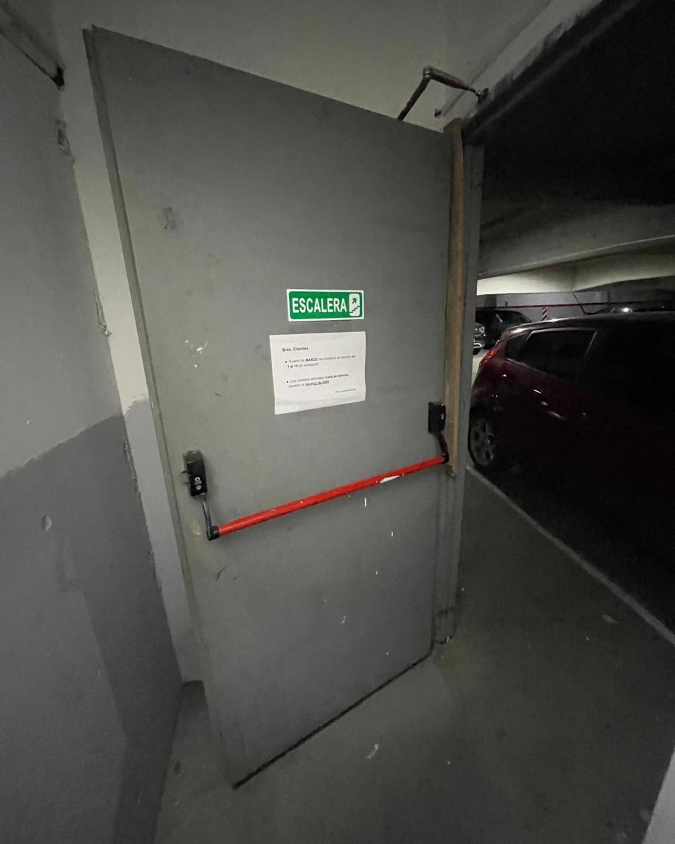 Venta 4 PLANTAS DE COCHERA Y OFICINAS - Parque Centenaro