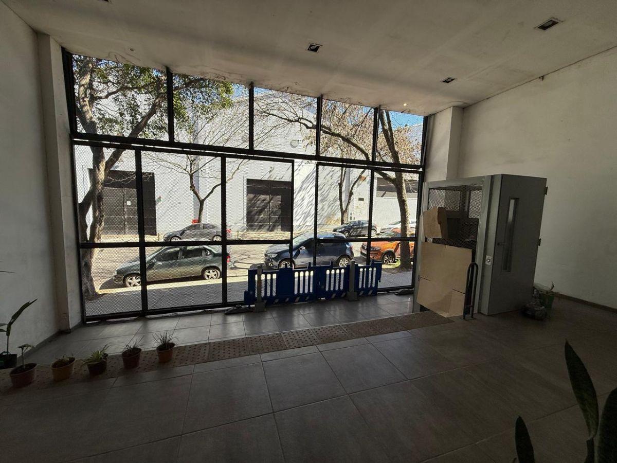 Foto de Propiedad en Alquiler con Oficinas, Parque Patricios., imagen 2