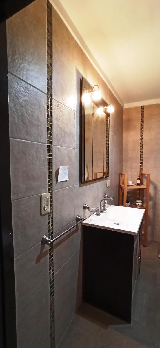 Foto de CASA EN VENTA 3/4 AMB. 2 BAÑOS, COCHERA Y JARDIN CON PARRILLA Lanús O, imagen 2