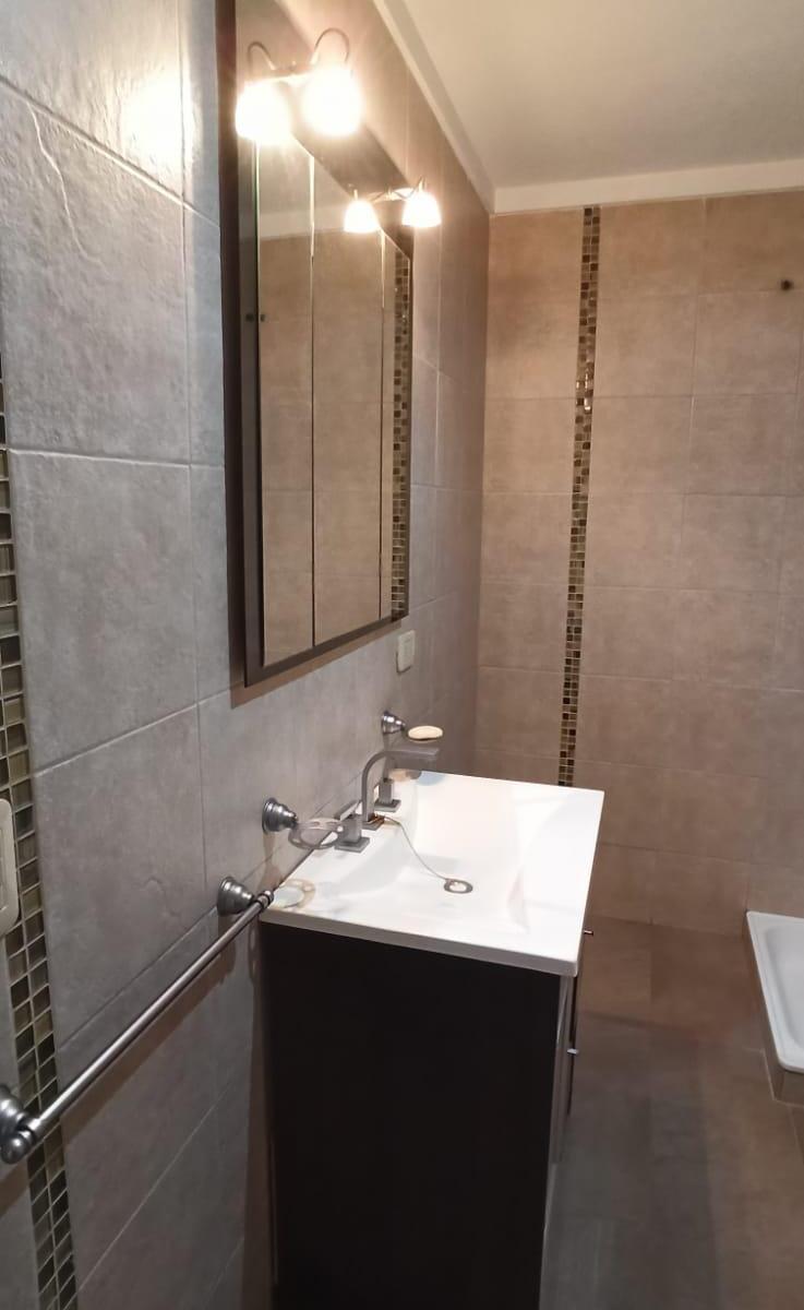 Foto de CASA EN VENTA 3/4 AMB. 2 BAÑOS, COCHERA Y JARDIN CON PARRILLA Lanús O, imagen 5
