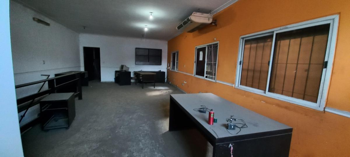 Venta de Gran Galpon 17x50 Sobre Av Avellaneda. Aceptan Permutas en La Costa 3