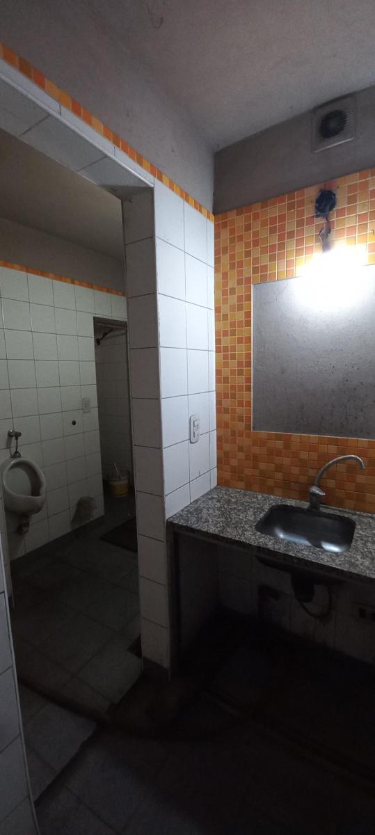 Venta de Gran Galpon 17x50 Sobre Av Avellaneda. Aceptan Permutas en La Costa 4