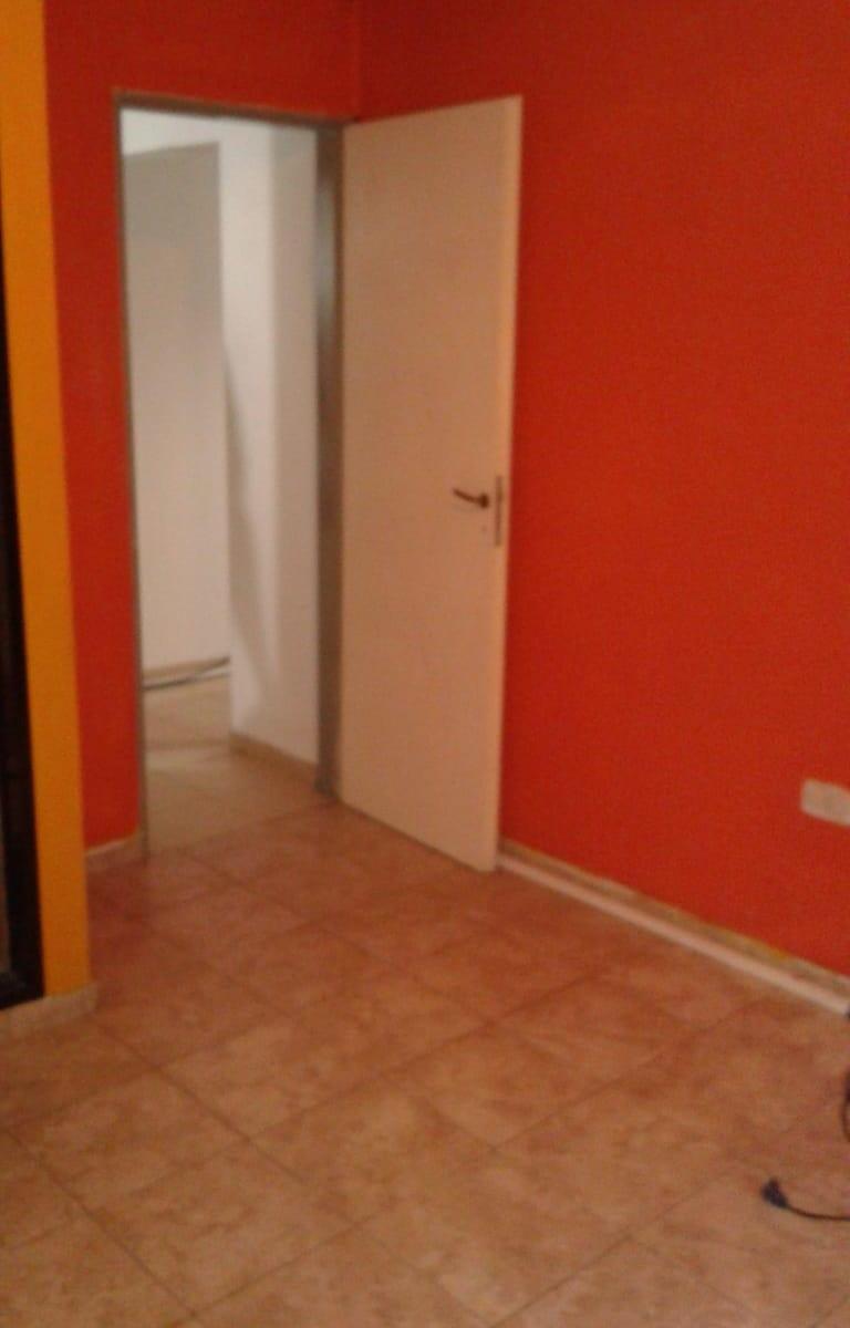 2 Amb. con Cochera en Venta. P. B. Al Frente. Lanús O. Lanusita. 4
